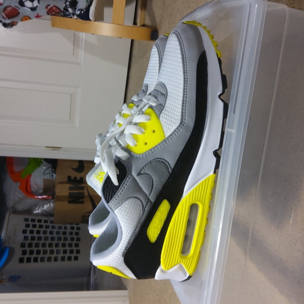 🏃 Nike Air max 90 Men's Size 10.5 wht/blk/volt CLASSIC